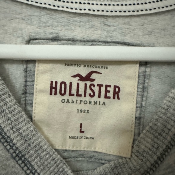 Grey hollister sweatshirt. Size L - Picture 3 of 3